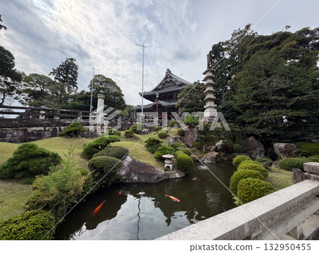 The picturesque scenery of Toyohashi Inari Shrine in Aichi Prefecture The picturesque scenery of Toyohashi Inari Shrine in Aichi Prefecture 132950455
