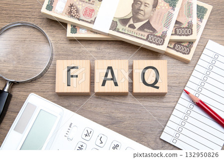 FAQ (banknotes, calculator, checklist, magnifying glass) 132950826