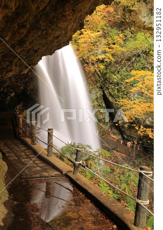Autumn at Kaminari Falls, Nagano Prefecture 132951182