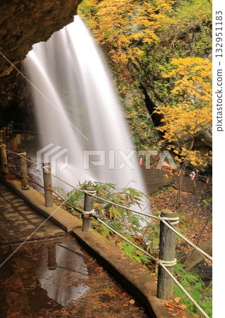 Autumn at Kaminari Falls, Nagano Prefecture 132951183