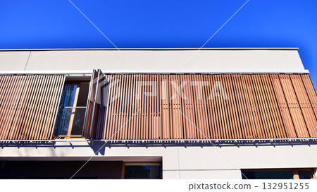 Newly built terraced houses in a residential area. Modern terraced houses on the outskirts of the city. Newly built terraced houses in a residential area. Modern terraced houses on the outskirts of the city. 132951255