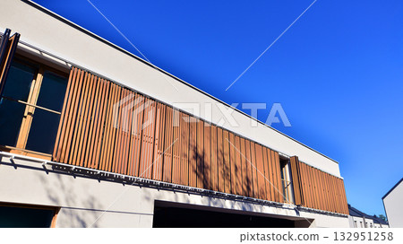 Newly built terraced houses in a residential area. Modern terraced houses on the outskirts of the city. Newly built terraced houses in a residential area. Modern terraced houses on the outskirts of the city. 132951258