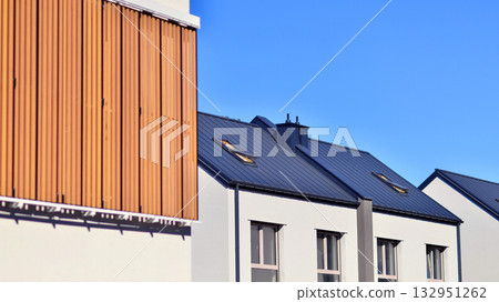 Newly built terraced houses in a residential area. Modern terraced houses on the outskirts of the city. Newly built terraced houses in a residential area. Modern terraced houses on the outskirts of the city. 132951262