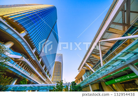 日本東京城市景觀，包括高輪Gateway站和高輪Gateway City。邁向新時代…= 11月10日 132954438