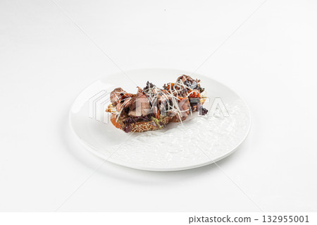Bruschetta with roast beef and vegetables Bruschetta with roast beef and vegetables 132955001