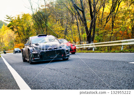 世界拉力錦標賽賽車在公共道路上行駛 132955222