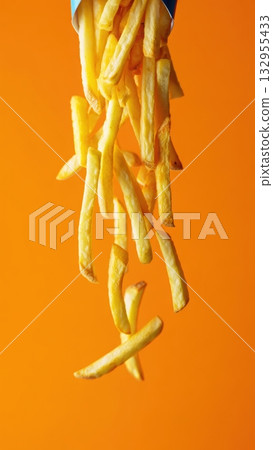 French fries, fried French fries, fried potatoes, fast food, food, advertising, banner, copy space 132955433