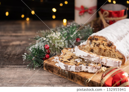 stollen, christmas cake, powdered sugar 132955941