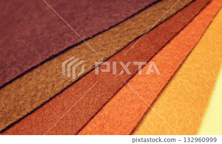 暖色調毛氈布料層疊交錯的漸變效果，特寫鏡頭，工藝，縫紉，布料，手工製作 132960999