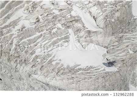 Aerial view of the Pastoruri Glacier, Ancash. 132962288