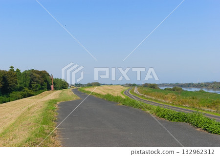 Tone River Cycling Road Right Bank November 2025 Tone River Cycling Road Right Bank November 2025 132962312