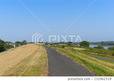 Tone River Cycling Road Right Bank November 2025 Tone River Cycling Road Right Bank November 2025 132962319