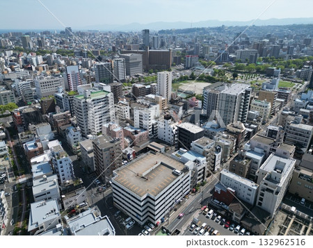從空中俯瞰鹿兒島市中心的日野口町和新屋敷町的城市景觀 132962516