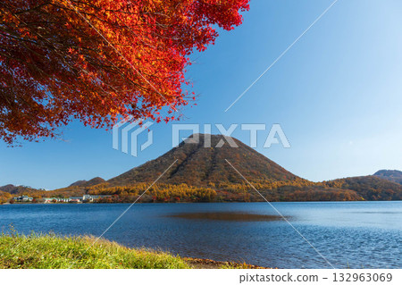 秋天的榛名山、榛名湖和榛名富士山 132963069