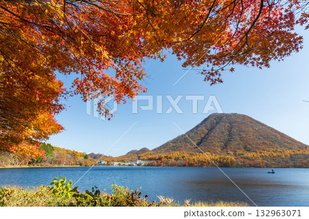 秋天的榛名山、榛名湖和榛名富士山 132963071