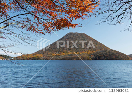 秋天的榛名山、榛名湖和榛名富士山 132963081