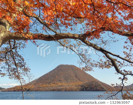 秋天的榛名山、榛名湖和榛名富士山 132963097