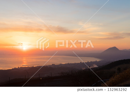 別府灣的日出（大分縣別府市） 132963292