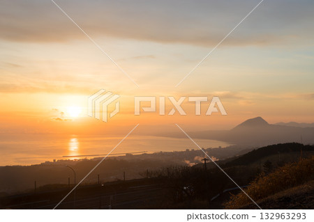 別府灣的日出（大分縣別府市） 132963293