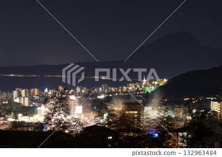 Steam and night view (Beppu City, Oita Prefecture) 132963484