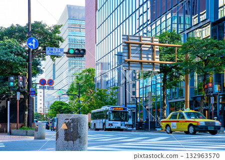 福岡市中央區天神明治通天神一丁目十字路口天神商務中心東側 132963570