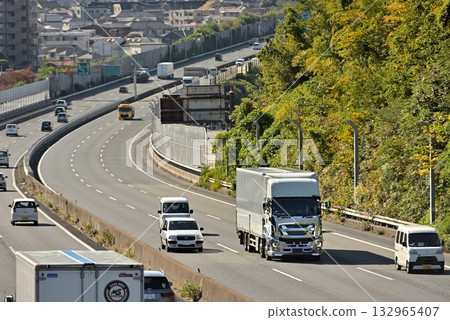 Track running on highway 132965407