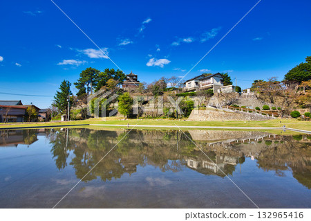 Maruoka Castle reflected on the water 132965416