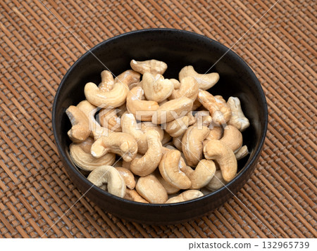 Roasted Cashews Roasted Cashews 132965739