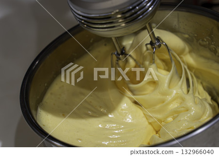 蛋糕製作_攪拌麵糊 132966040