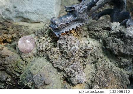 龍與閃耀的許願寶石－象徵好運，助您實現夢想 132966110