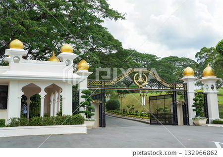 The gorgeous entrance gate of "Istana Iskandariah" in Malaysia 132966862