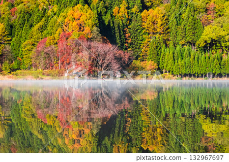 Lake Nakatsuna (autumn) 132967697