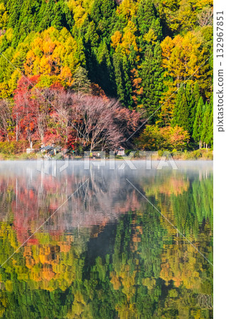 Lake Nakatsuna (autumn) 132967851