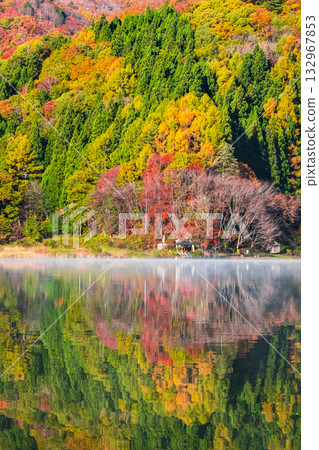 Lake Nakatsuna (autumn) 132967853