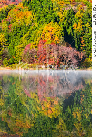 Lake Nakatsuna (autumn) 132967859