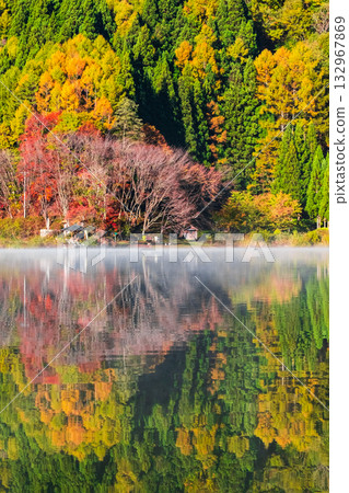 Lake Nakatsuna (autumn) 132967869