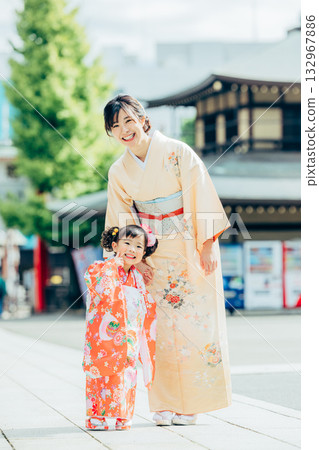 Family going to shrine for Shichi-Go-San 132967886