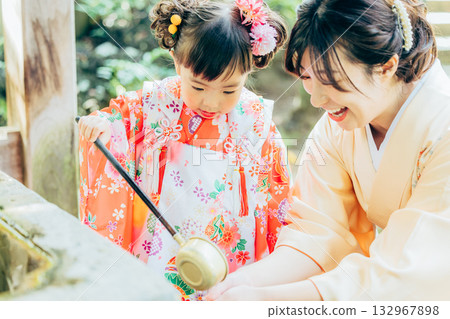 Family going to shrine for Shichi-Go-San 132967898