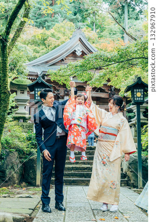 Family Shichi-Go-San Portrait 132967910
