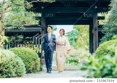 夫婦享受觀光 132967934