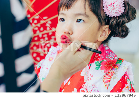 A girl who visits a shrine with Shichigosan A girl who visits a shrine with Shichigosan 132967949