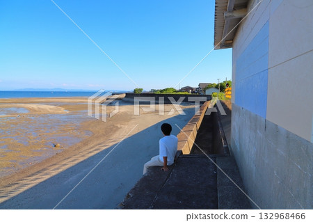 Seaside Station: Boy Looking at the Sea 132968466