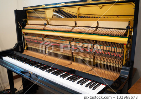 Details of the internal structure and action mechanism of an upright piano (image material for tuning, maintenance, and music education) 132968678
