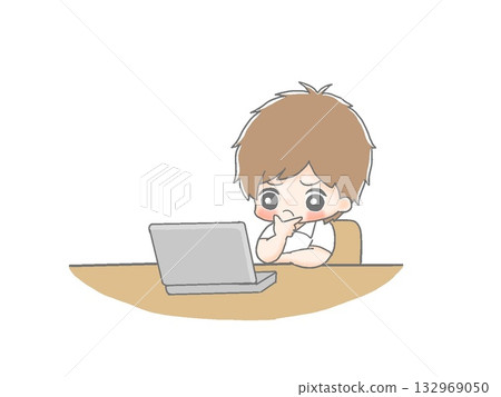 男學生在電腦前思考 男學生在電腦前思考 132969050