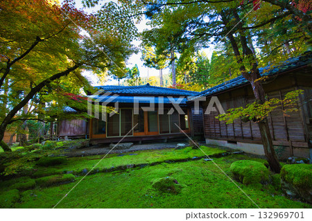 An old house and garden surrounded by autumn leaves and silence An old house and garden surrounded by autumn leaves and silence 132969701