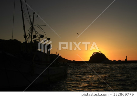 Fishing port dyed in the setting sun Fishing port dyed in the setting sun 132969779