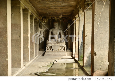 The religious sites and art at the Elora Caves,a UNESCO World Heritage Site,are one of the world's largest collections of rock-cut temples, dating back to 600-1000 AD. Located at Aurangabud in India. 132969869