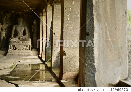 The religious sites and art at the Elora Caves,a UNESCO World Heritage Site,are one of the world's largest collections of rock-cut temples, dating back to 600-1000 AD. Located at Aurangabud in India. 132969870
