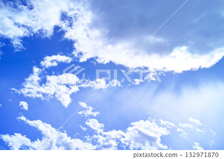 藍色的天空和雲圖像 132971870