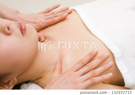 上身按摩 132972715